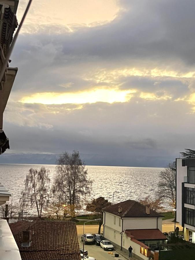 Exclusive Apartments With Lake View 奥赫里德 外观 照片