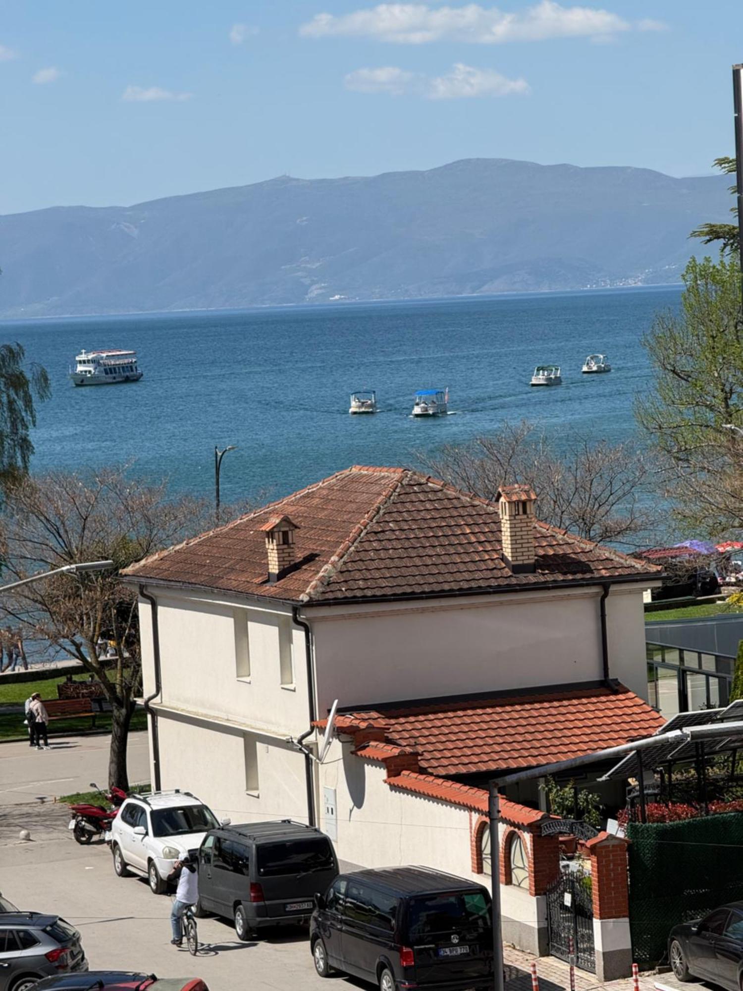 Exclusive Apartments With Lake View 奥赫里德 外观 照片