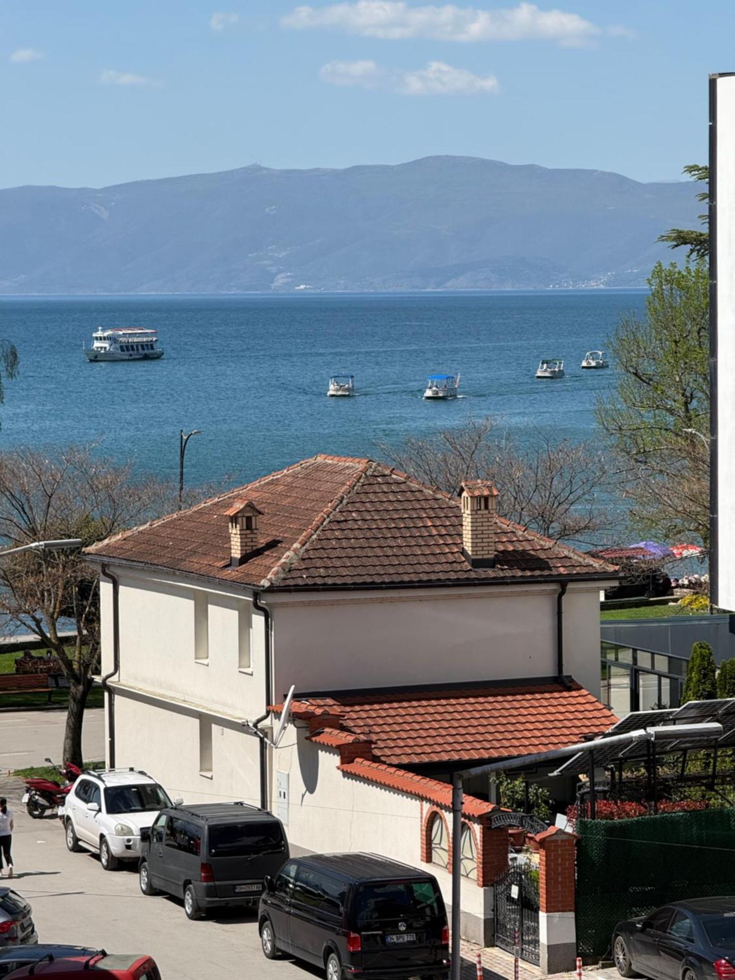 Exclusive Apartments With Lake View 奥赫里德 外观 照片
