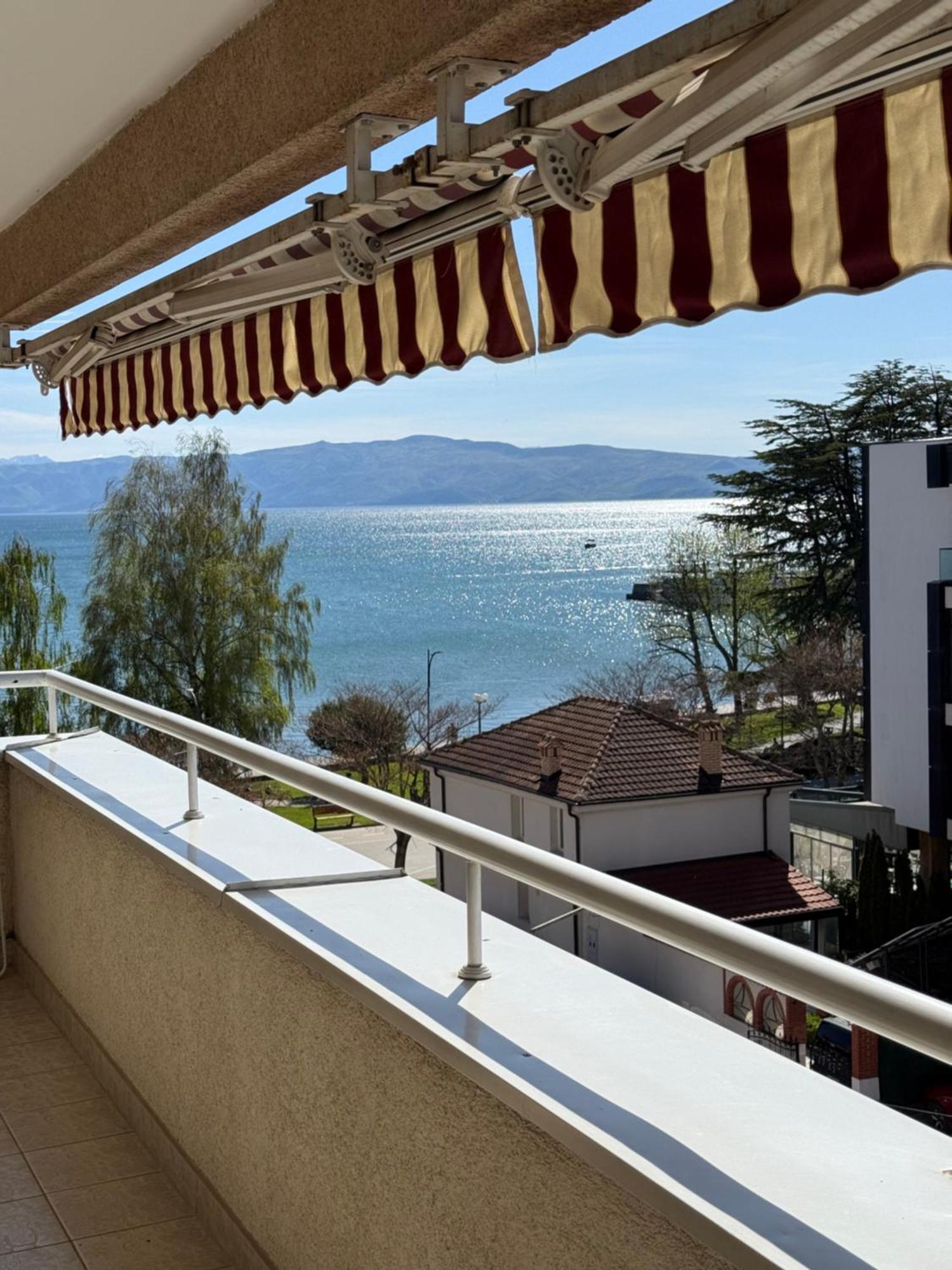 Exclusive Apartments With Lake View 奥赫里德 外观 照片