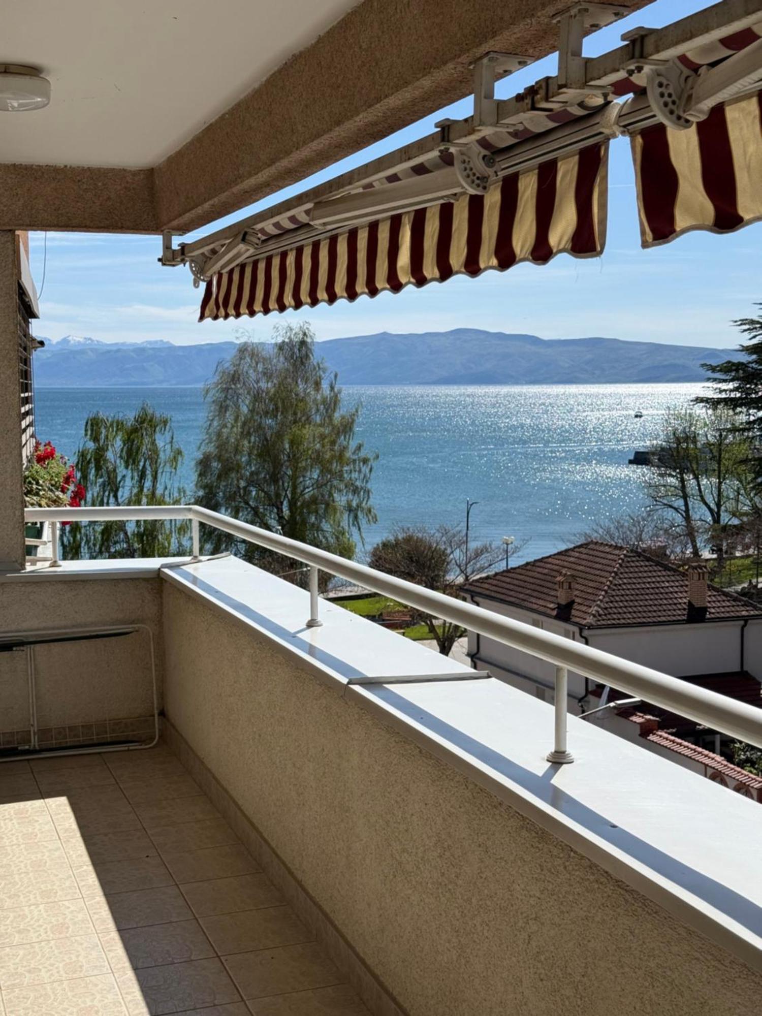 Exclusive Apartments With Lake View 奥赫里德 外观 照片