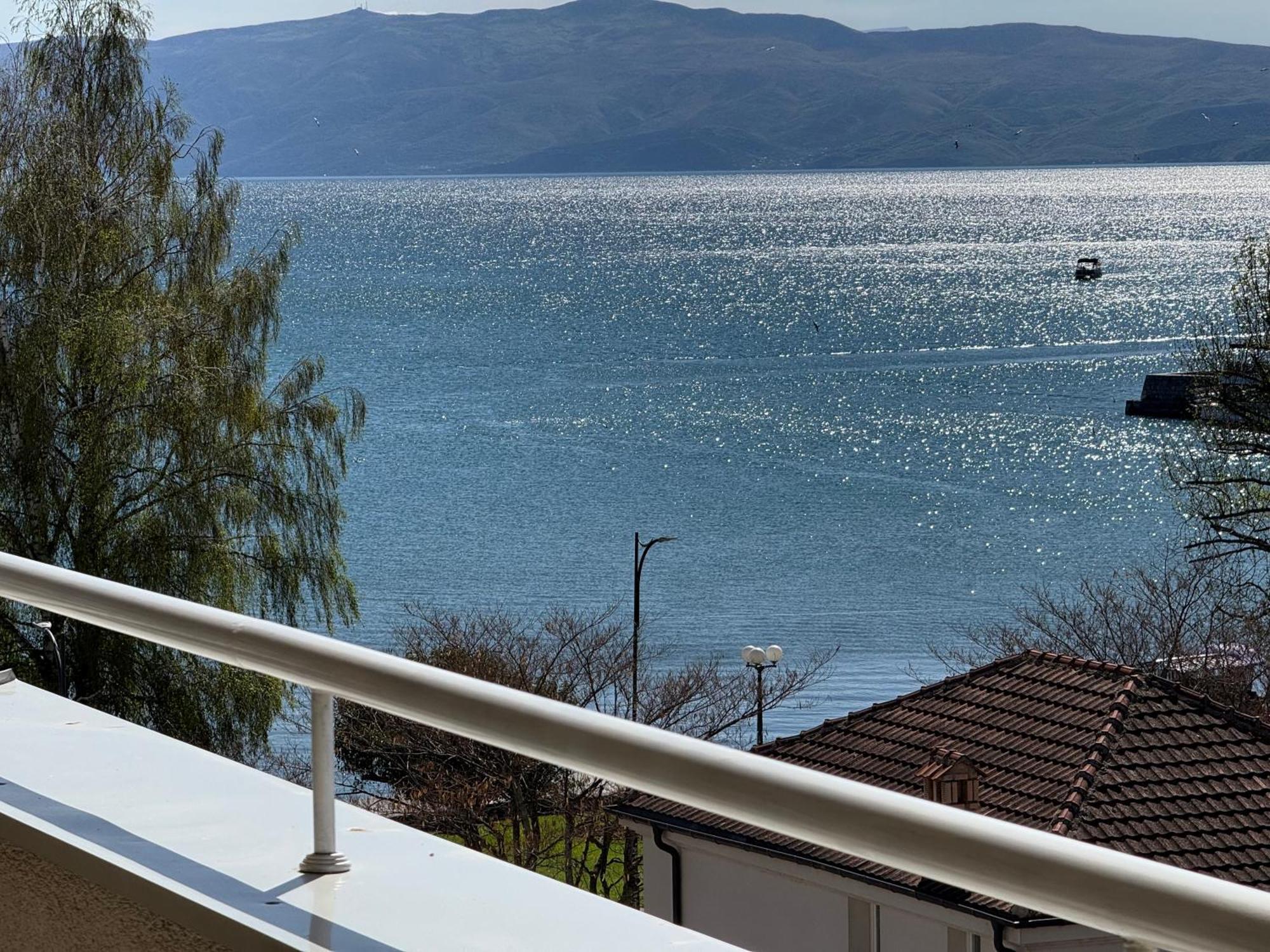 Exclusive Apartments With Lake View 奥赫里德 外观 照片